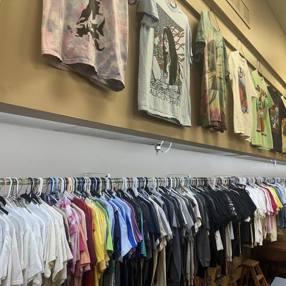 I Love The 90s Preowned Medium Band T-shirt - Picture 6 of 6